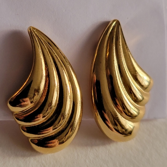 Trifari Jewelry - Vintage Crown Trifari earrings gold tone pierced post backs curved fan shape